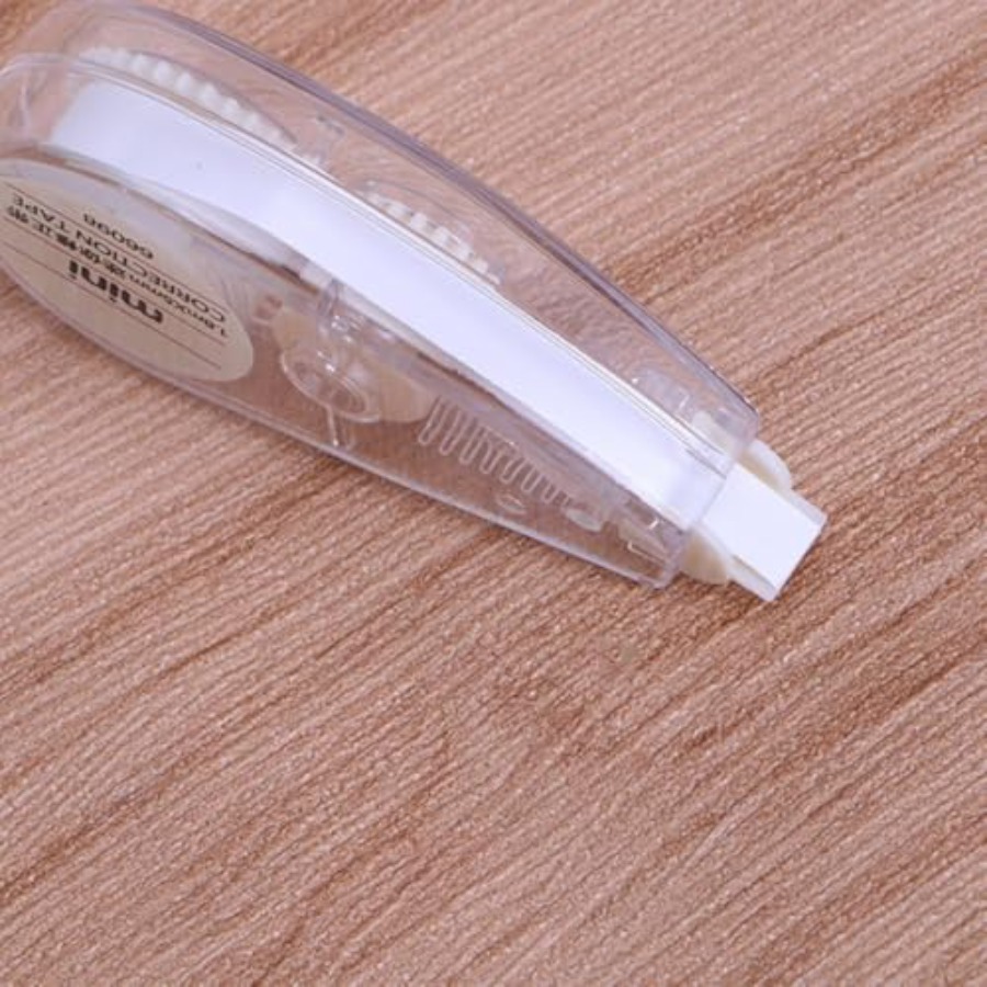 قطعتان من شريط التصحيح الأبيض  - مراجعة Correction Tape Roller وسعره